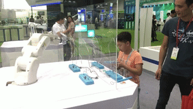 jinnianhui金年会SR4A机械人与现场观多技术比拼.gif