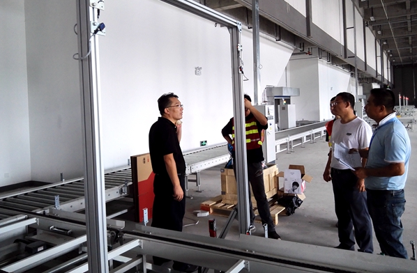 智能物流BG总裁王家宝在项目现场领导工作 智能物流BG总裁王家宝在项目现场领导工作