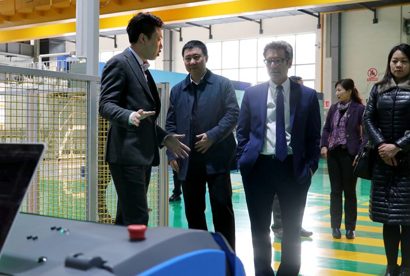 美国机械人协会会长杰弗瑞一行莅临jinnianhui金年会参观调查